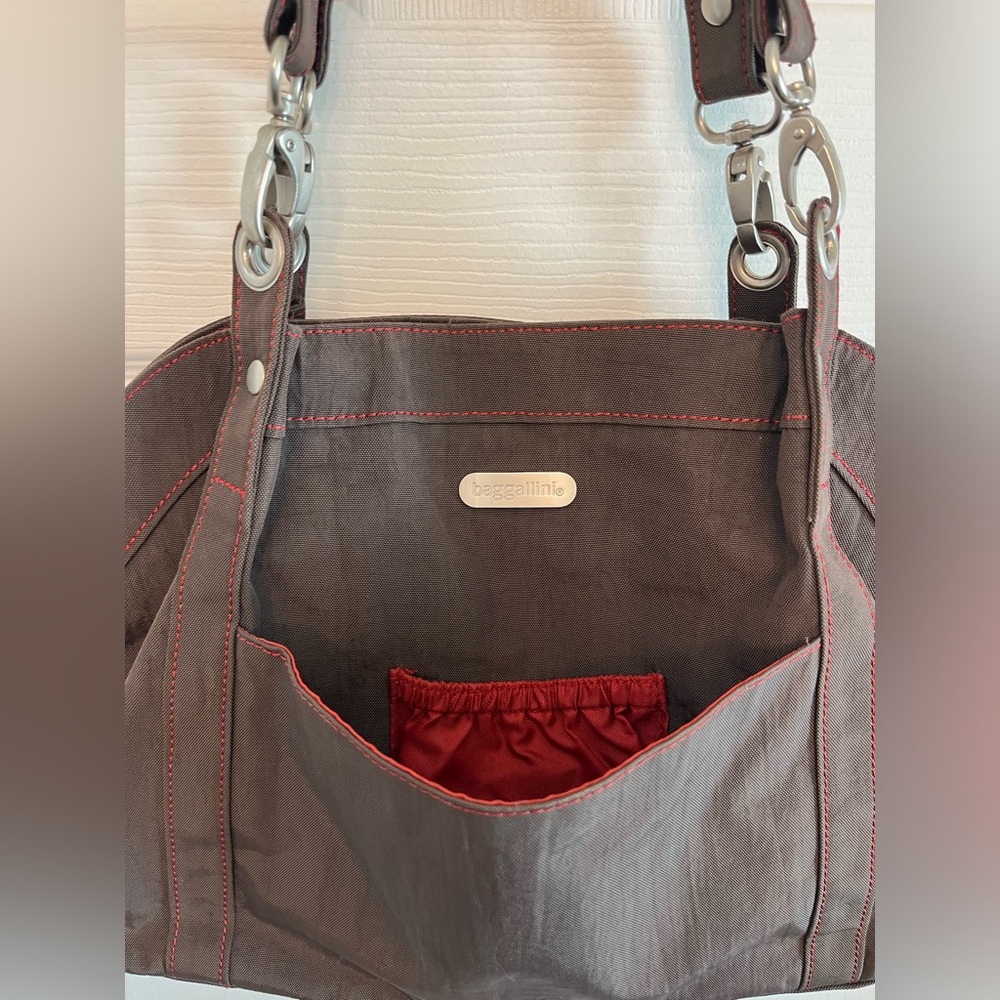 Baggallini chocolate brown purse - Picture 4 of 8